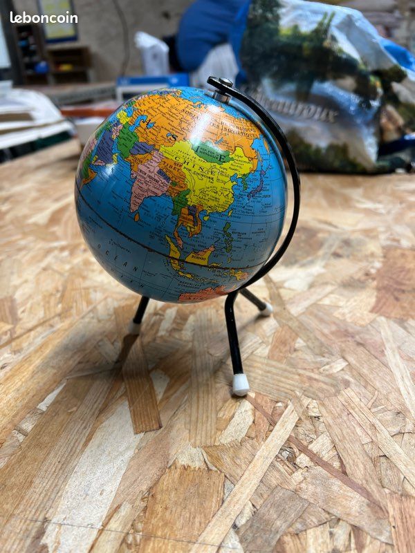 Globe terrestre TARIDE tripode année 60 (image 4)
