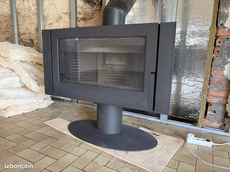 Poêle à bois INVICTA Antaya 12kW – Fonte – Flamme Verte 7★ – Quasi Neuf (image 1)