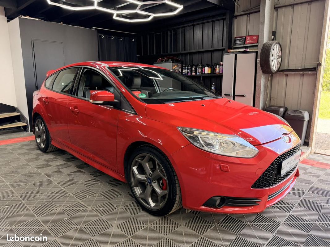 FORD FOCUS ST 2.0 SCTi EcoBoost 250 / Révisé - Pneus & Embrayage neuf (image 9)