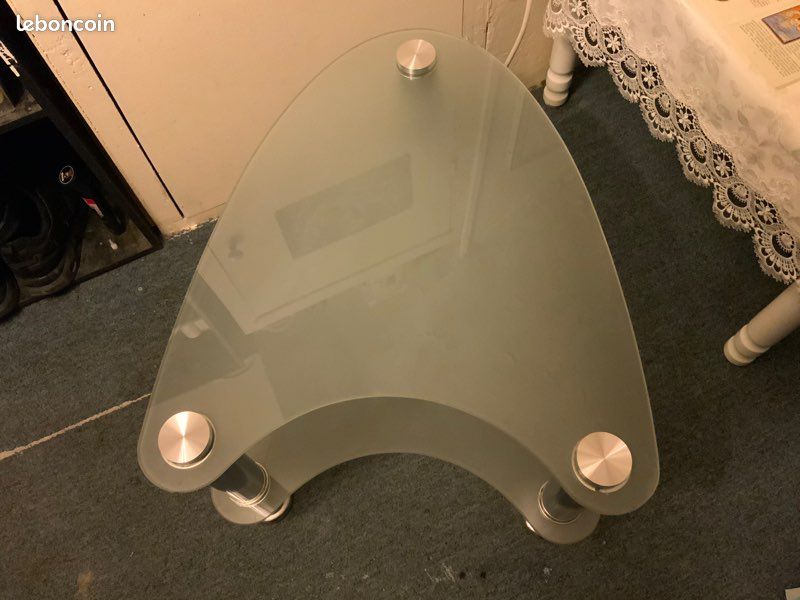 Petite/mini, table basse/de salon, originale, design, verre trempé, transparent, Opaque . Et pieds en alu. H : 36 X 61 X 43 cm. Modèle Unique. Très bon état. 30 euros (image 6)