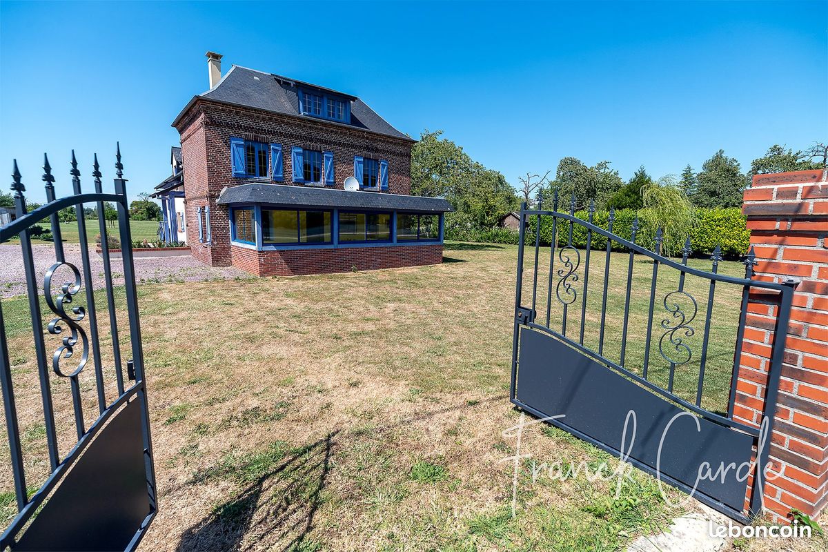 Maison 10 pièces 242 m² · à Le Mesnil-sous-Jumièges · 242 m² · 637 000 €
