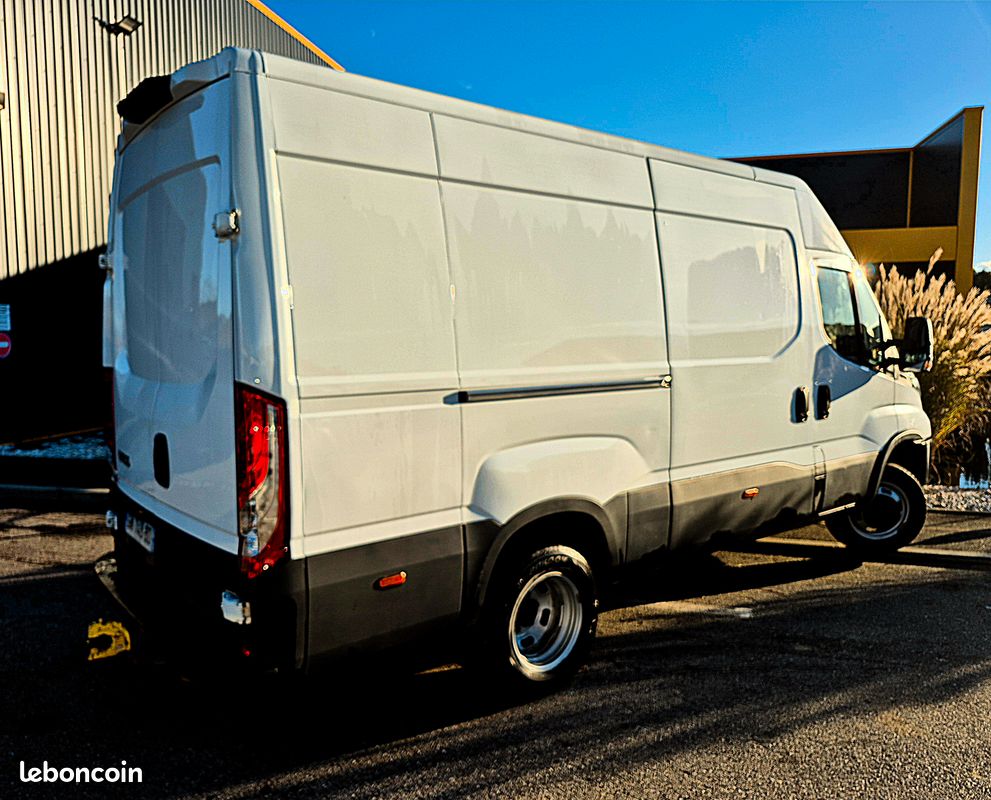 Iveco daily fourgon roues jumellees 2.3 140 ch (image 2)