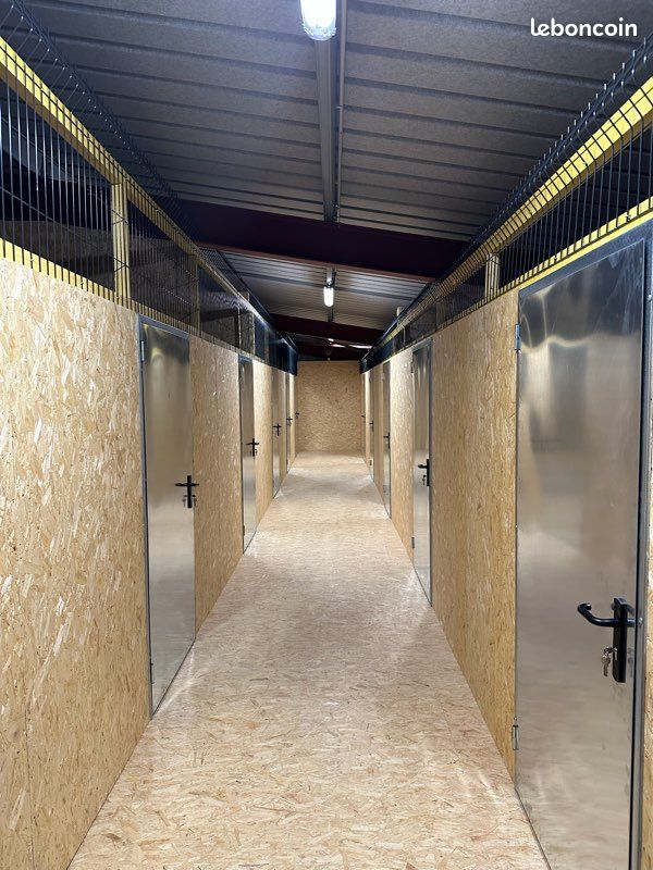 Local commercial 1 pièce 6 m² · à Saint-Jean-d'Elle · 6 m² · 80 €