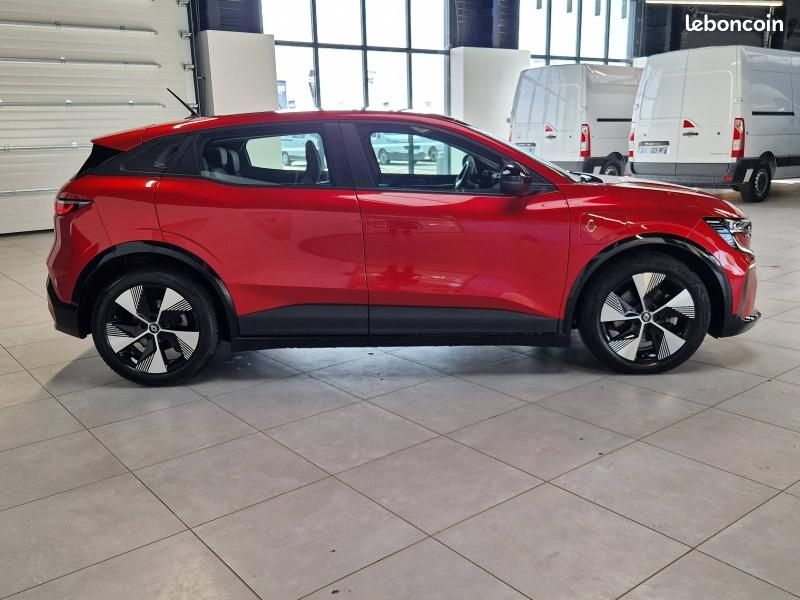 Renault Megane E-Tech Electric EV40 130ch Equilibre standard charge (image 4)