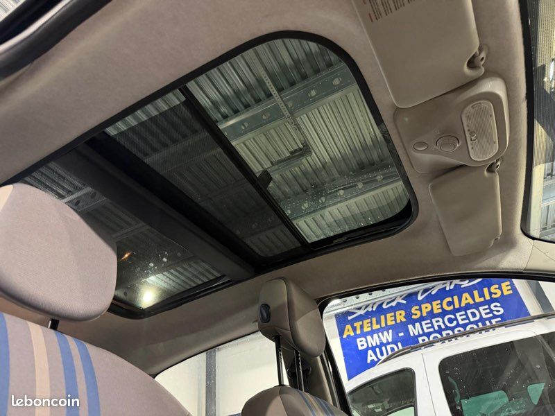 Renault Twingo 2 1.2 60 CH Expression (image 12)