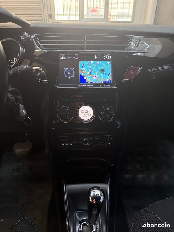 Citroën DS3 Phase 2 1.6 e-HDi 92Ch So Chic - BOITE AUTO / RADAR DE RECUL / CLIM AUTO / BLUETOOTH / REGULATEUR DE VITESSE (image 17)