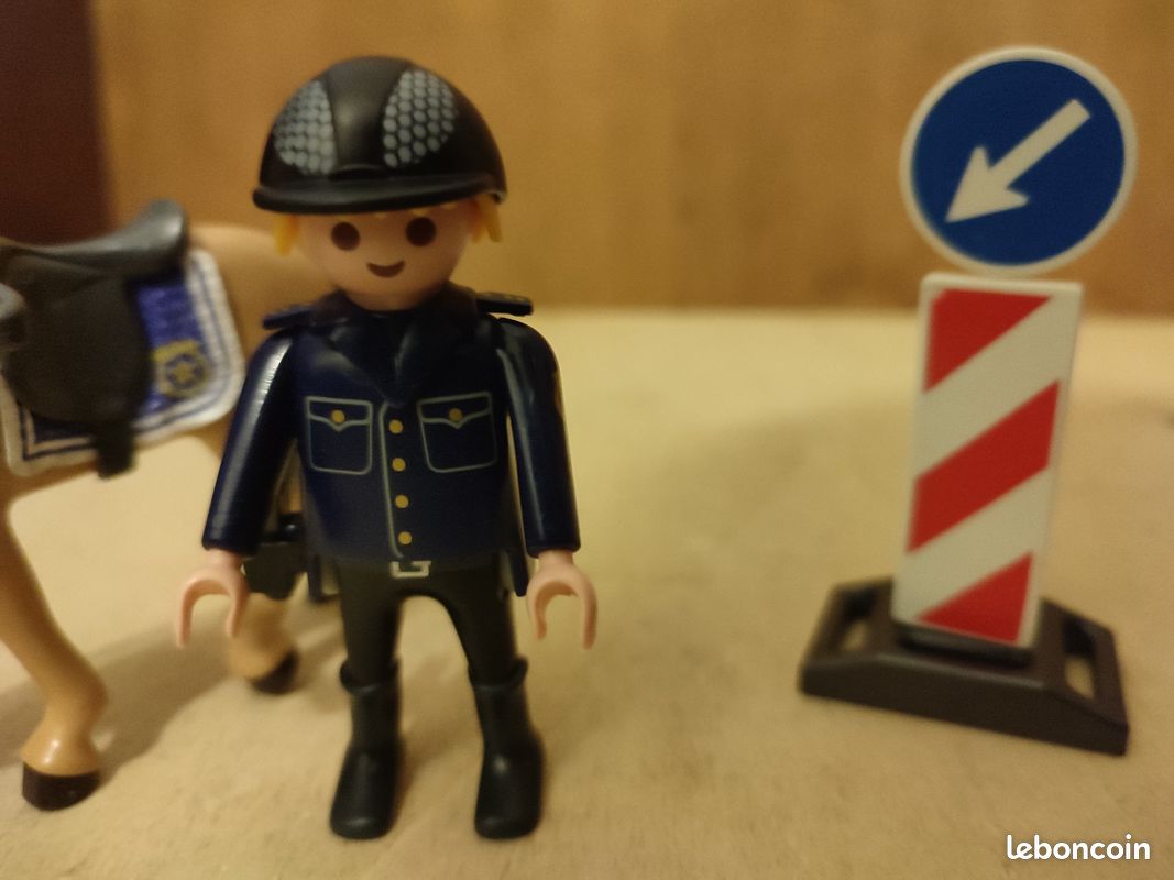 26 / Playmobil 9260 – Policier avec cheval (image 2)