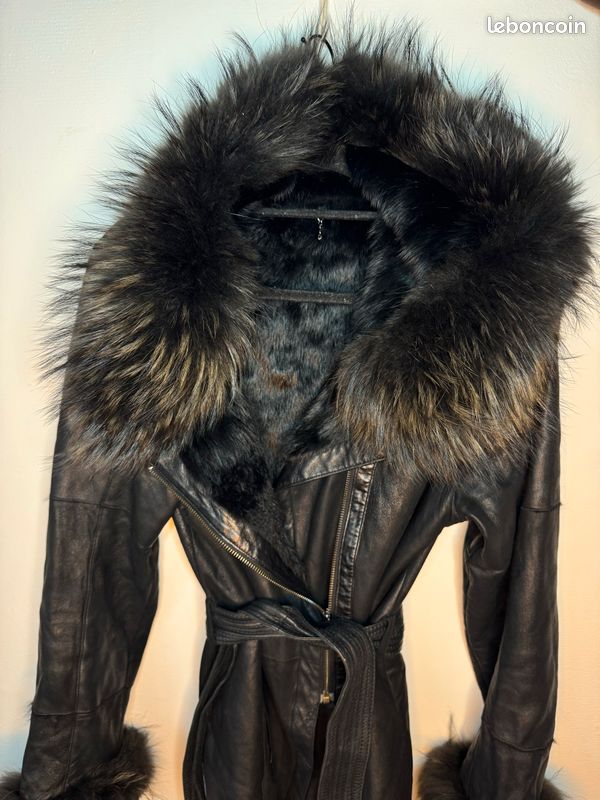 Veste En Cuir Avec Col En Fourrure De Renard - Taille S - Rouge - Neuve Sans Étiquettes