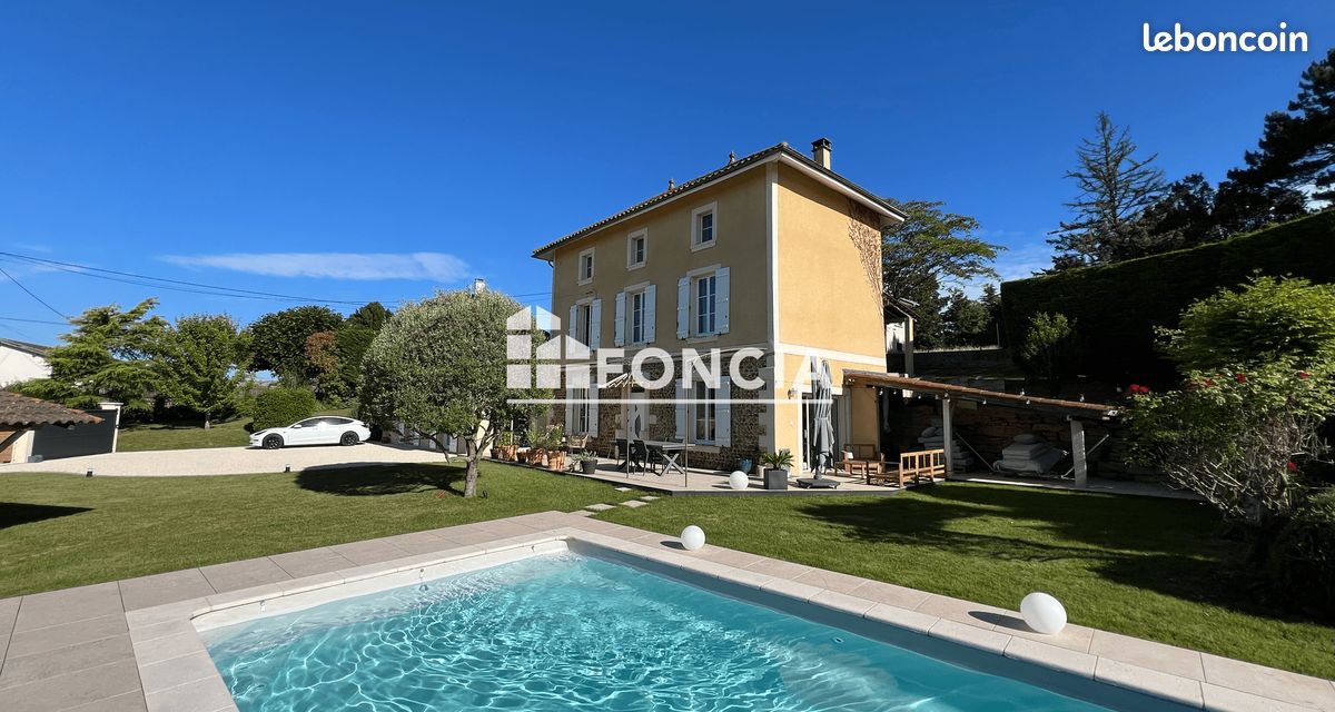 Maison 6 pièces 176 m² · à Agnin · 176 m² · 1 850 €