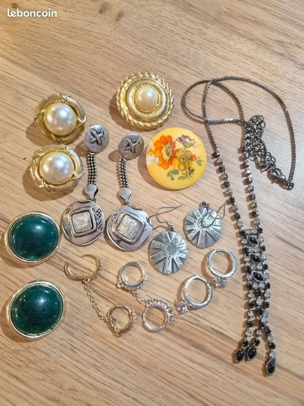 Lot bijoux vintage (image 1)