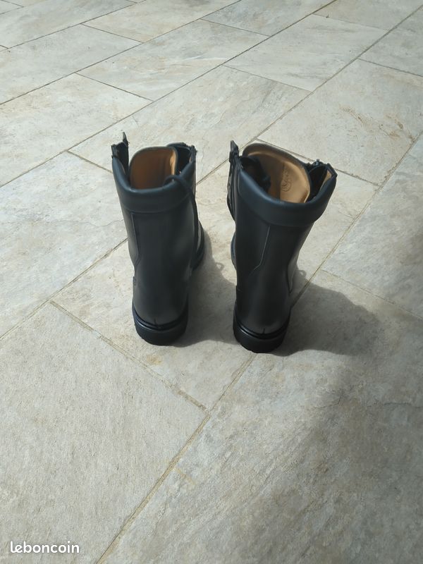 Bottes moto femme neuves tout cuir (image 2)