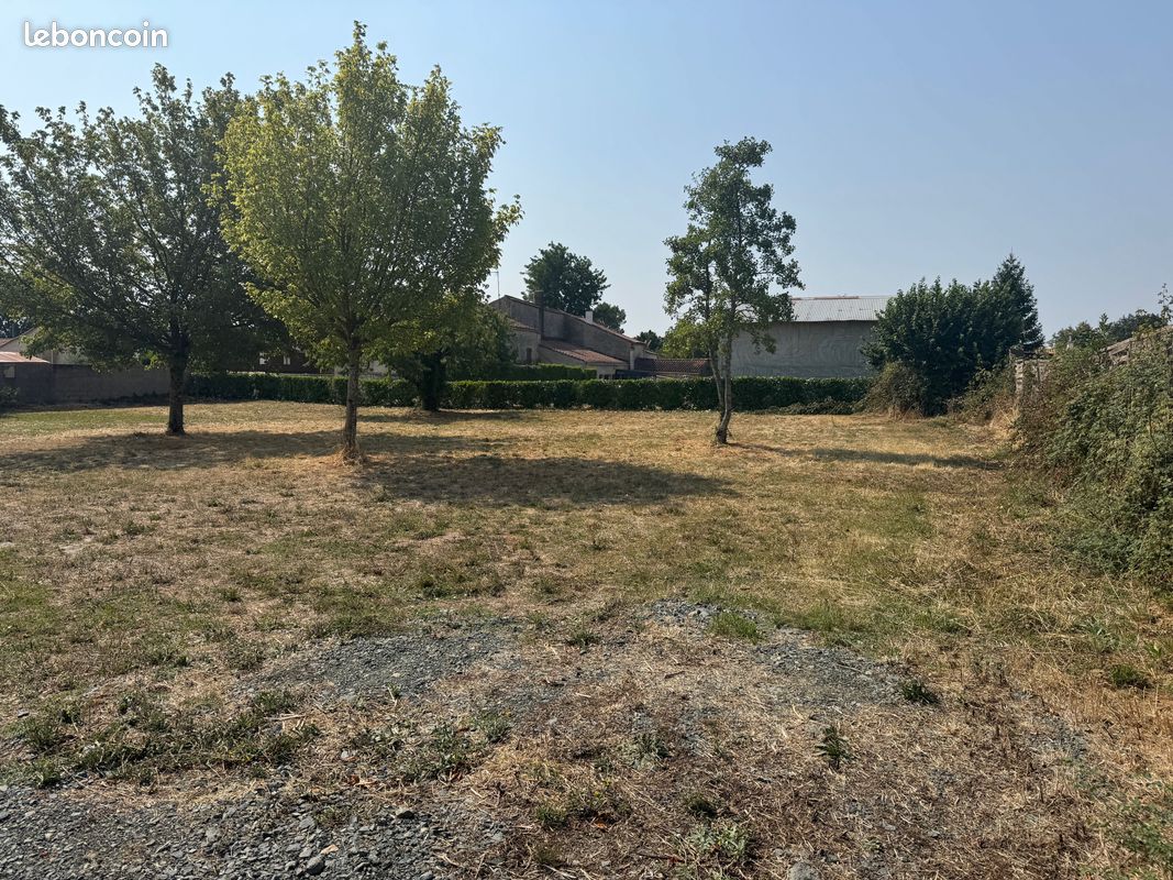 Terrain 1515 m² · à Saint-Étienne-de-Brillouet · 1 515 m² · 39 600 €