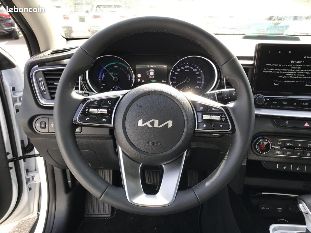 KIA CEE D XCeed Hybride rechargeable 1.6 GDI - 105 + Electric 60,5 ch - Stop&Go - BV DCT6 Premium (image 14)