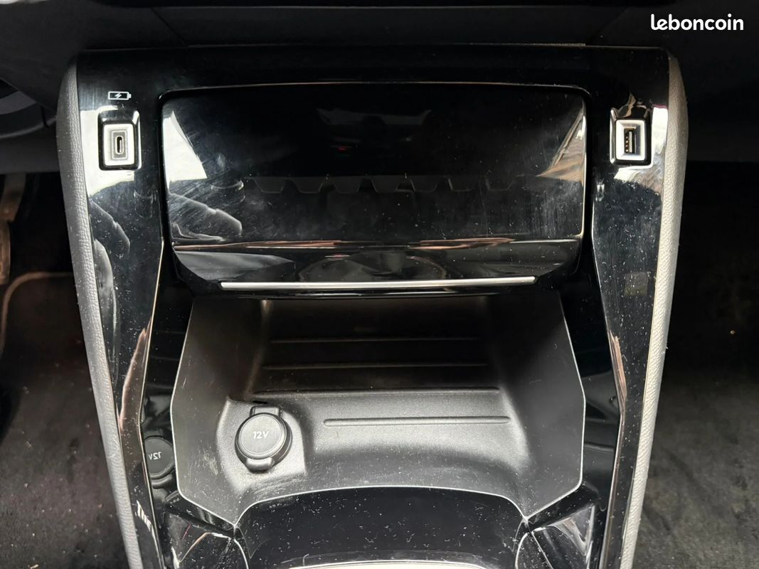 PEUGEOT 208 BlueHDi 100 S&S BVM6 GT (image 35)