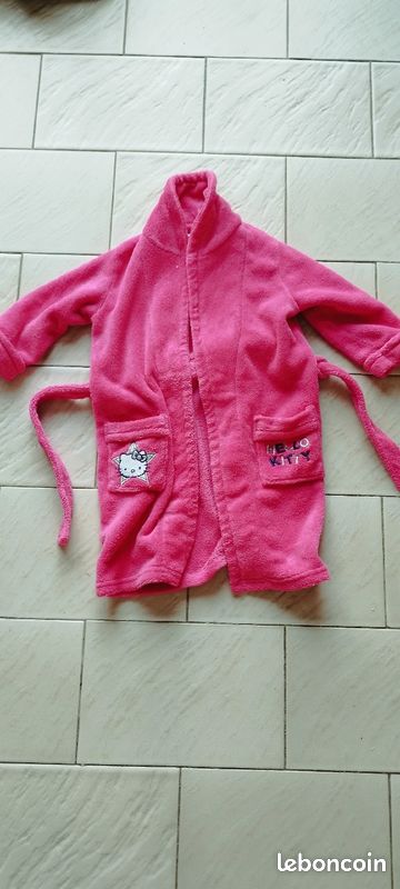 Peignoir hello Kitty 4 ans (image 1)
