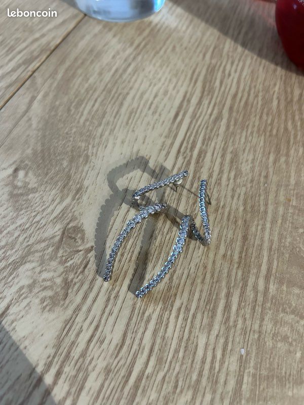 Boucle d’oreille Zara asymétrique (image 2)