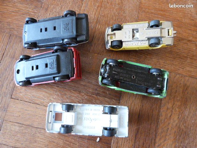 Gros Lot De 35 Voitures Miniatures : Norev, Majorette, Dinky, Hot Wheels...