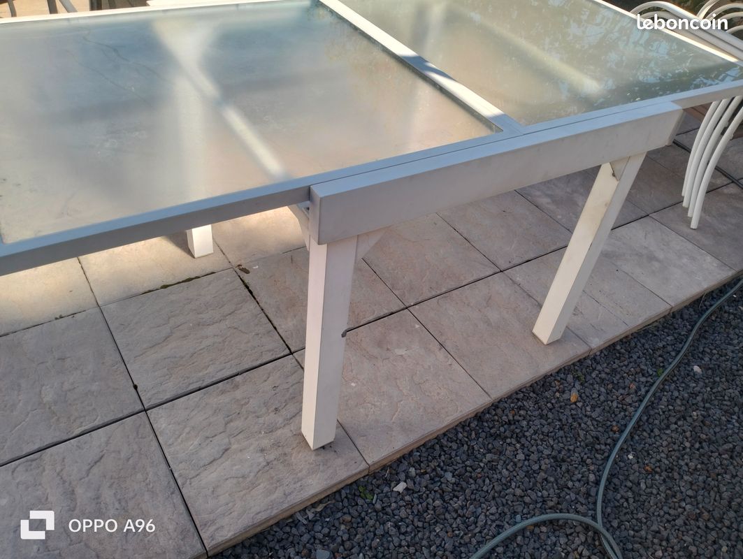 Table extérieur et 4 chaises (image 10)