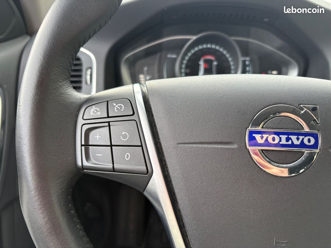 VOLVO V60 CROSS-COUNTRY 2.0 150ch PLUS D3 GEARTRONIC ENTRETIEN CONSTRUCTEUR (image 23)