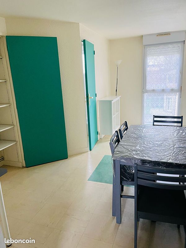 Appartement 1 pièce 24 m² · à Laval · 24 m² · 360 €