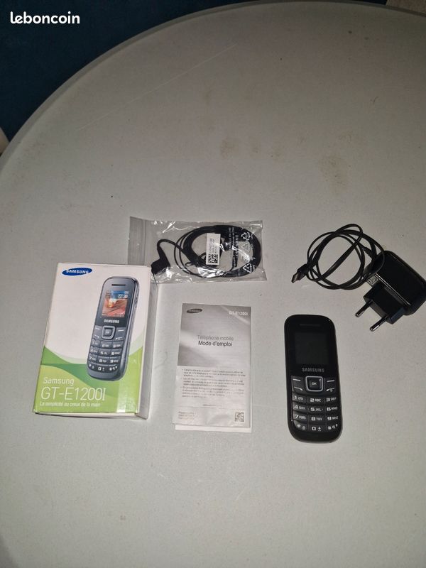 Téléphone samsung gt-E1200I (image 1)