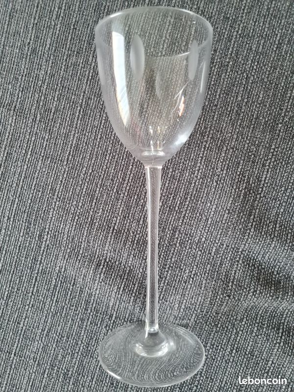 Lots de 8 flûtes et 6 verres à vin (image 8)