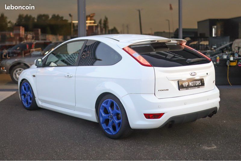 FORD FOCUS ST MK2 2.5 225 cv PHASE 2 3 PORTES - 100% ORIGINE - SIEGES CHAUFFANTS - CARNET COMPLET (image 5)