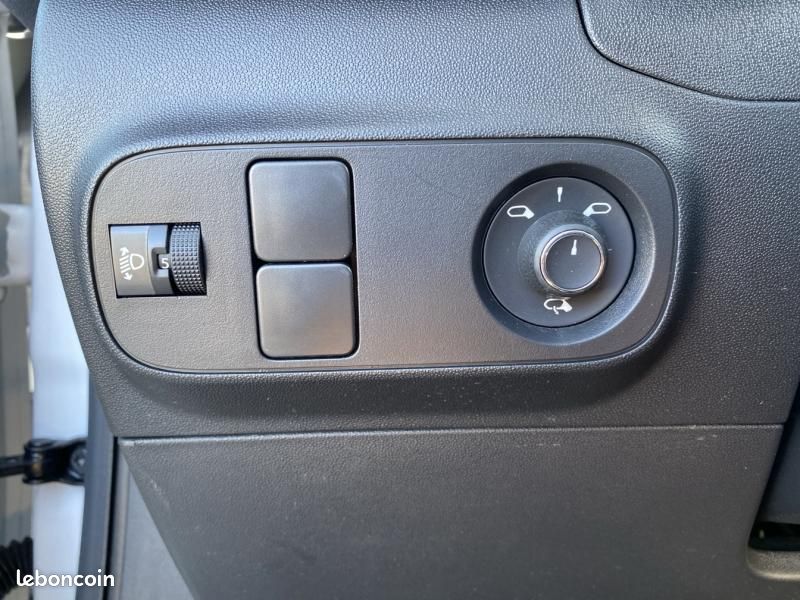 Citroen C3 1.2 PureTech 83ch S&S C-Series 123g (image 14)