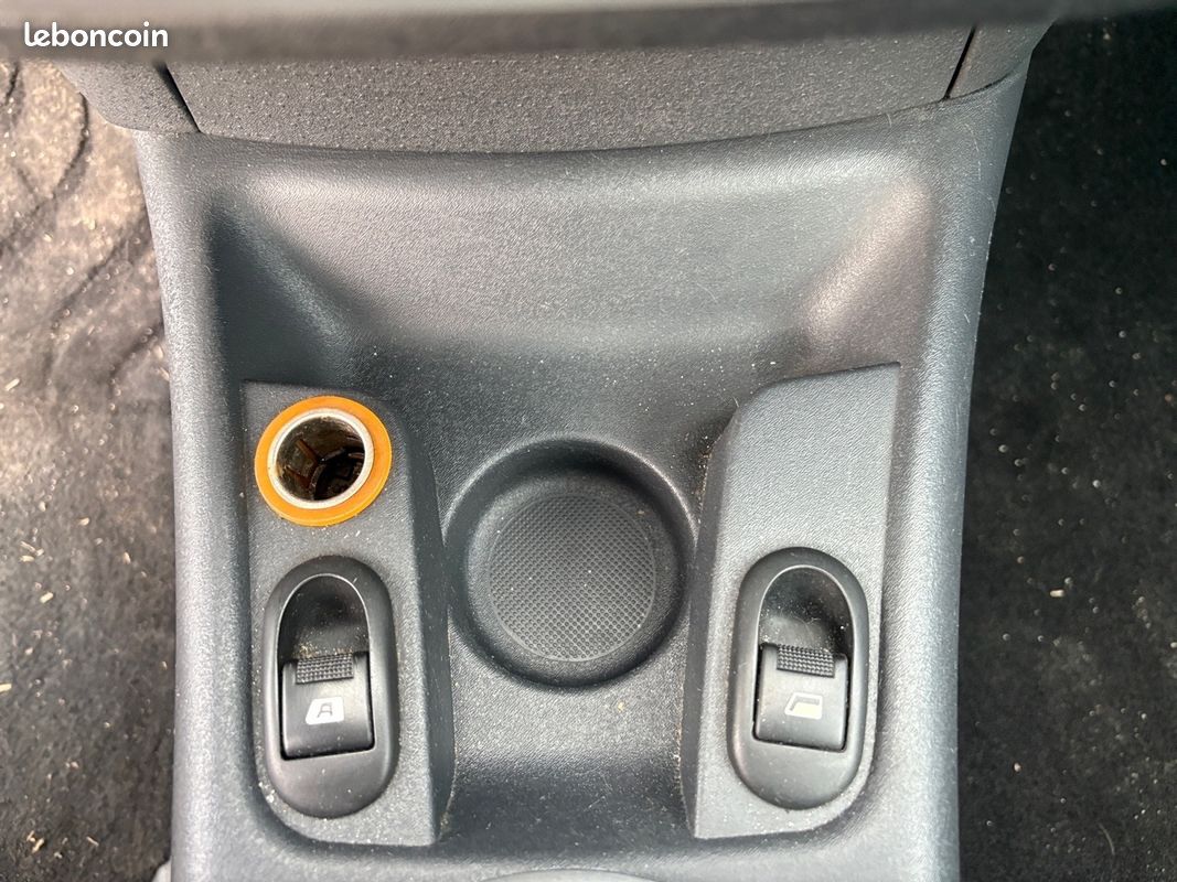 CITROEN C3 C3 1.4 HDi Pack Clim (image 16)