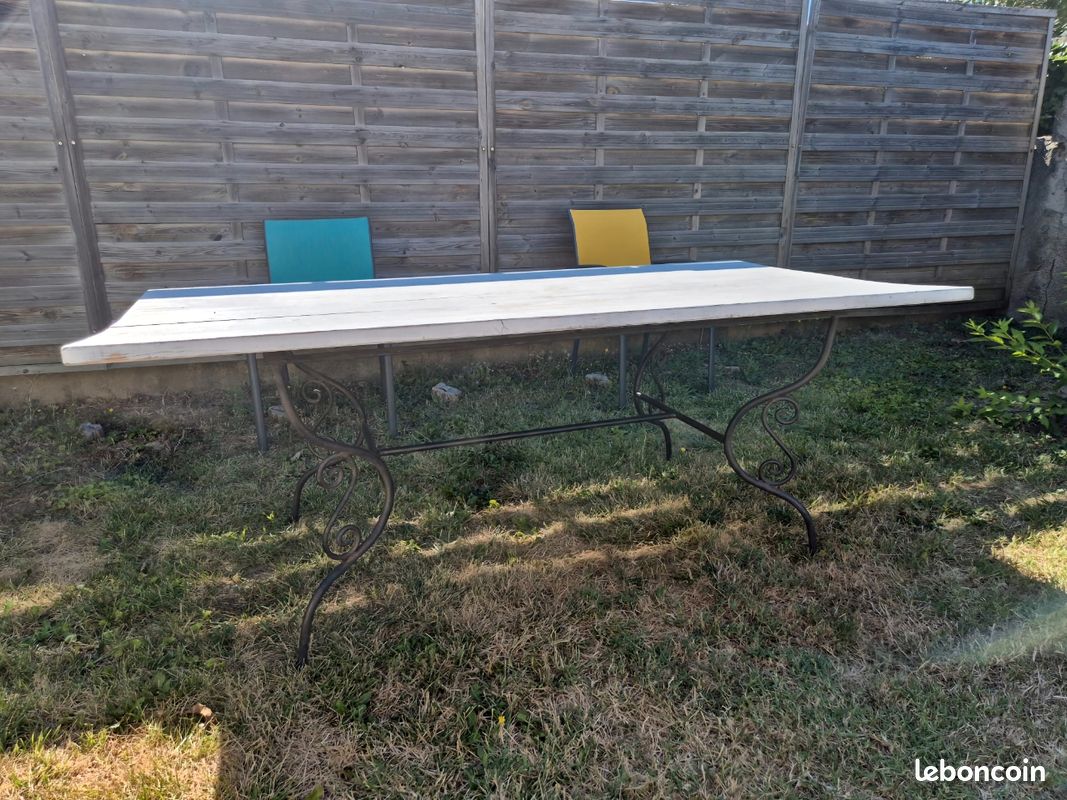 Table et chaises en fer forgé (image 1)