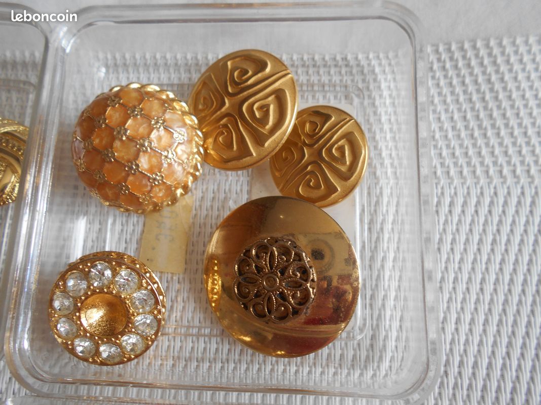 Lot De 104 Boutons Vintage Bruns Et Dorés Style Lucite - Pour Customisation, Couture, Création