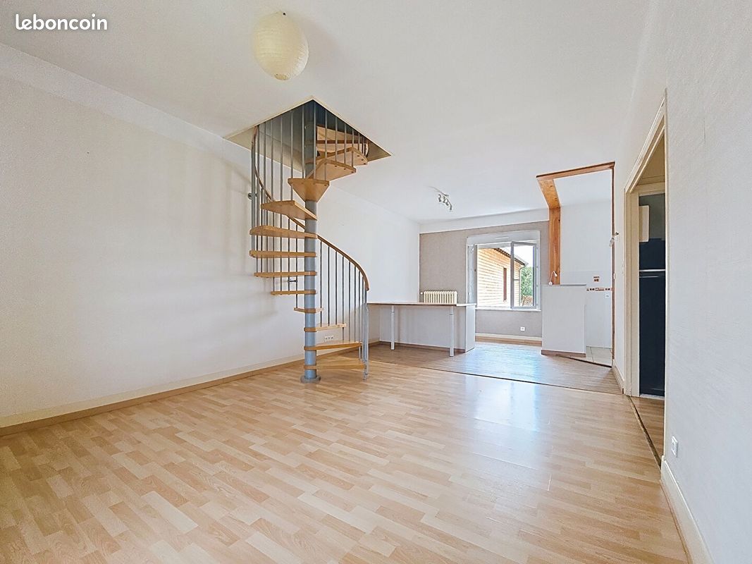 Appartement 4 pièces 119 m² · à Mézériat · 119 m² · 799 €/mois