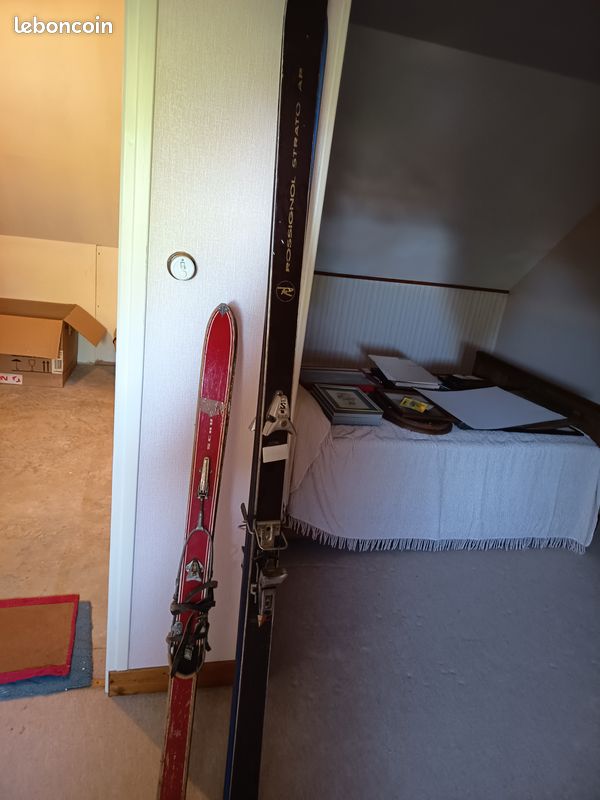 Skis anciens (image 1)