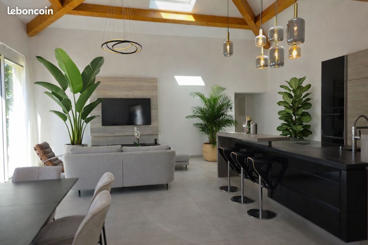 Maison 5 pièces 150 m² · à Saint-Cannat · 150 m² · 3 500 €/mois