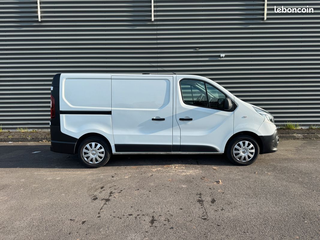 RENAULT TRAFIC III FOURGON GRAND CONFORT L1H1 1200 2.0 DCI 120 (Radar de recul, Climatisation, 1ère main) / HT 13 741 (image 11)