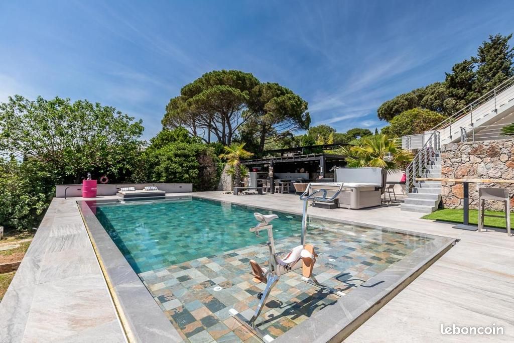 Escapade contemporaine avec confort aquatique (image 18)