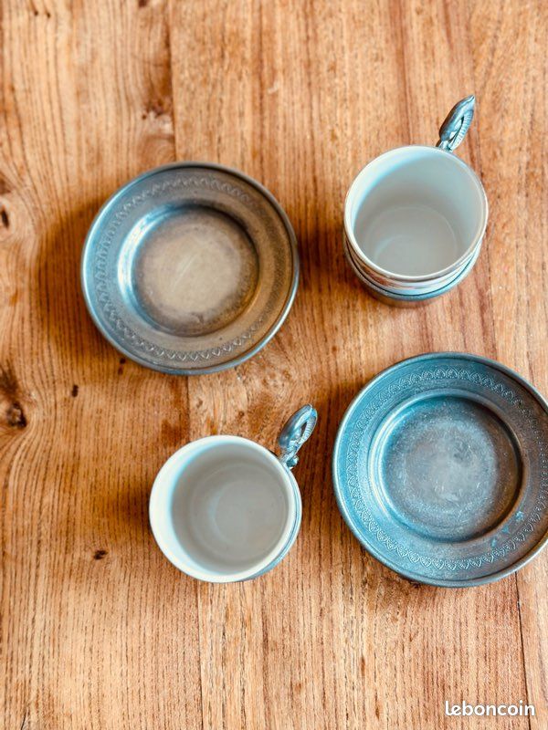 Duo de tasses en porcelaine “Sebring” avec support en étain – motif roses (image 3)