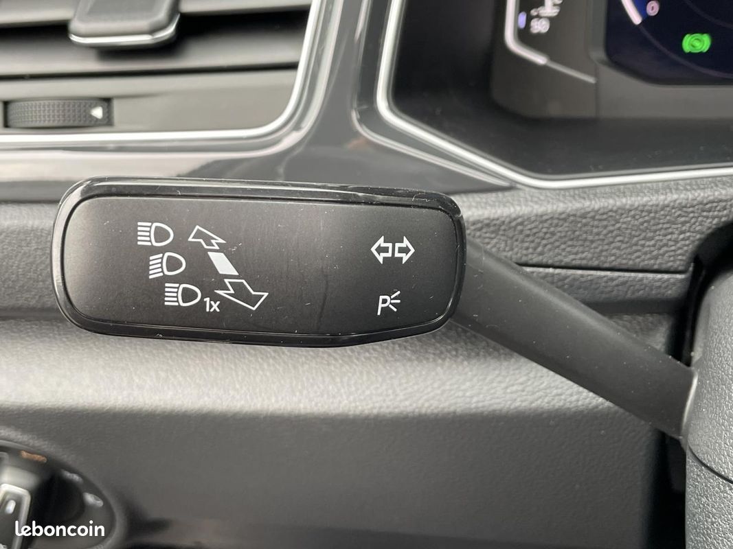 VOLKSWAGEN T-ROC CARAT / 2.0 L TDI / 150 Ch / 4 MOTION / BV DSG / 1 ERE MAIN / TOIT OUVRANT (image 18)