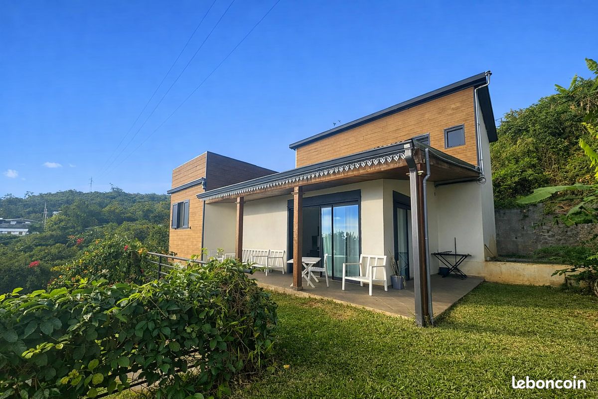 Maison 4 pièces 117 m² · à Saint-Denis · 117 m² · 2 300 €