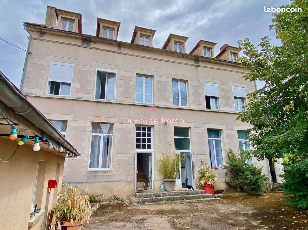 Maison 18 pièces 384 m² · à Massangis · 384 m² · 290 000 €
