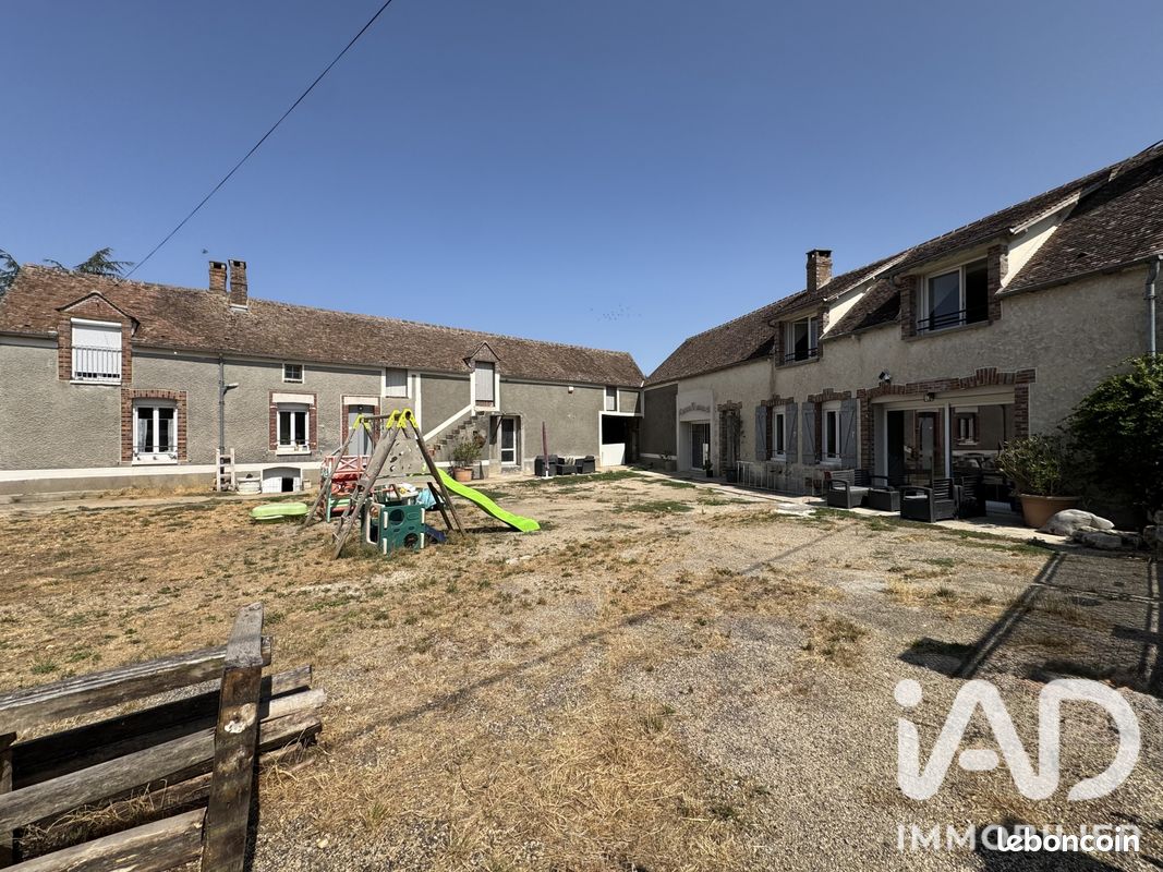 Maison 10 pièces 270 m² · à Poligny · 270 m² · 539 000 €
