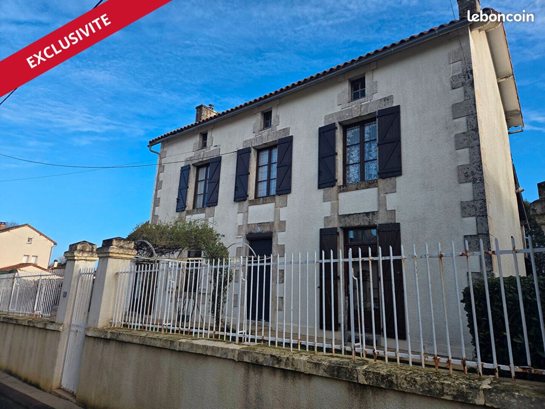 Maison 5 pièces 115 m² · à Civray · 115 m² · 124 000 €