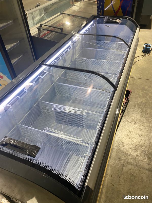 Grand congélateur vitrine bahut coffre coulissant (image 1)