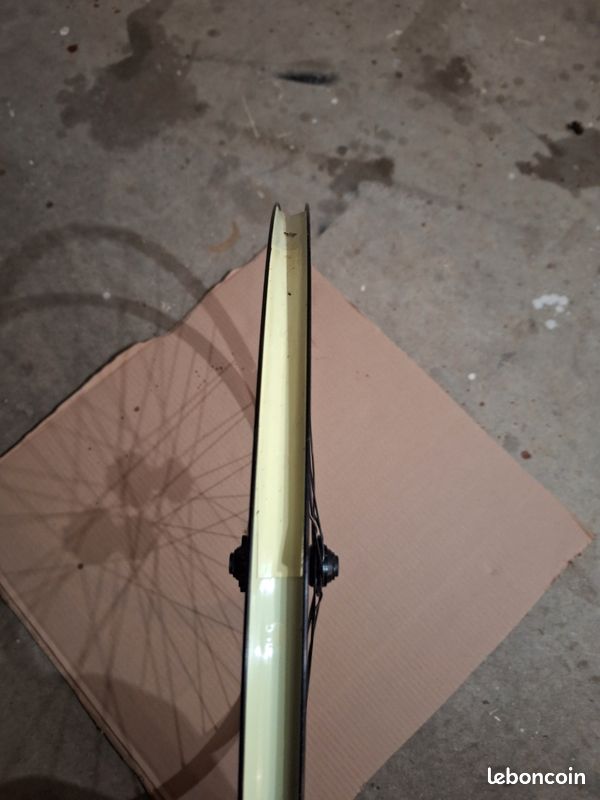 Roue avant gravel (image 2)