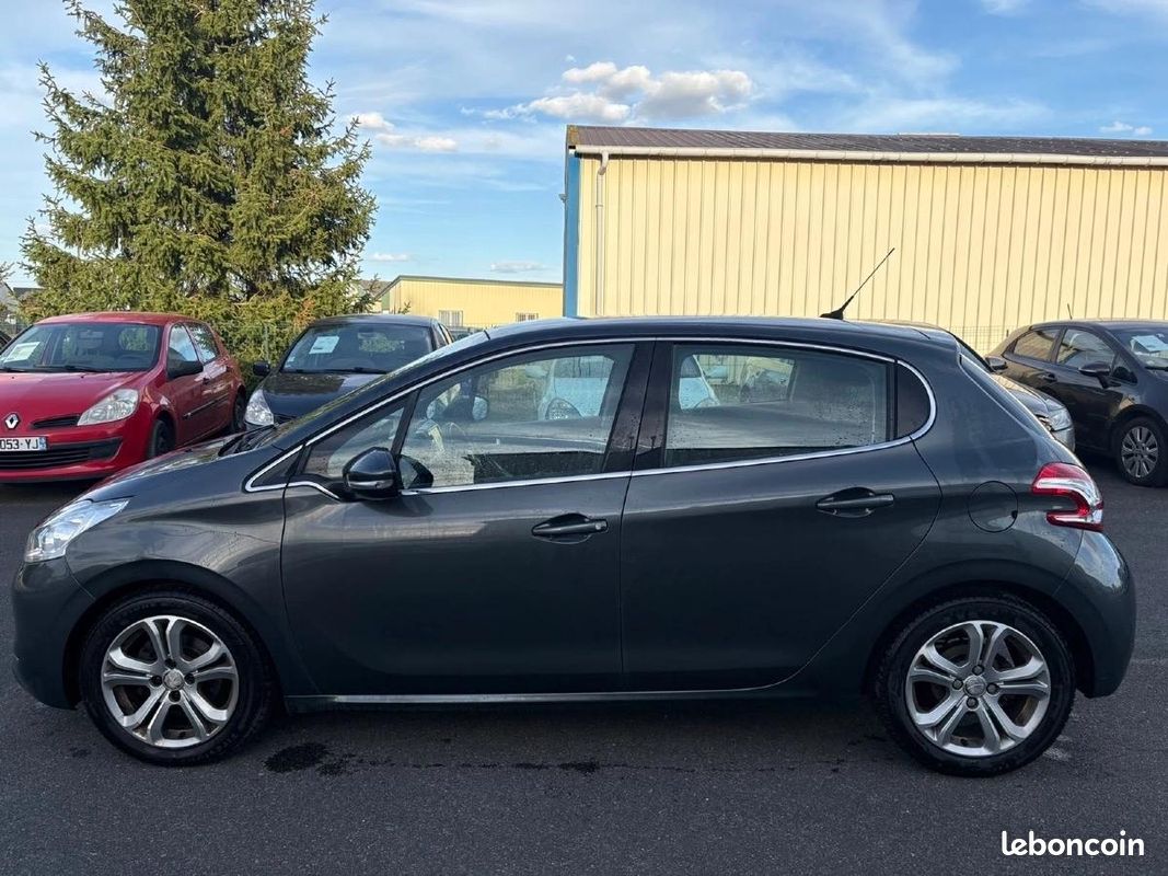 Peugeot 208 GENERATION-I 1.6 E-HDI 115 ALLURE (image 2)