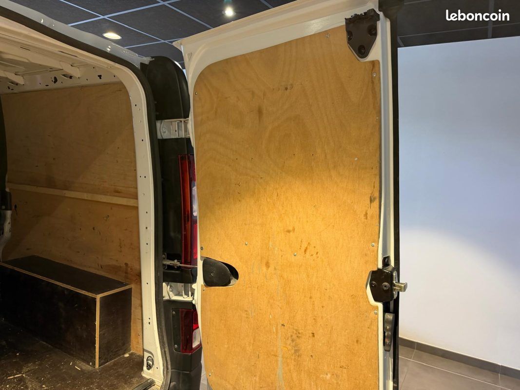 Renault trafic l2h1 3t 2.0 blue dci 150 cabine approfondie confort attelage / prix ht (image 8)