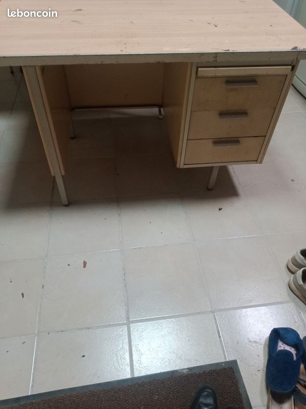 Bureau metal (image 1)