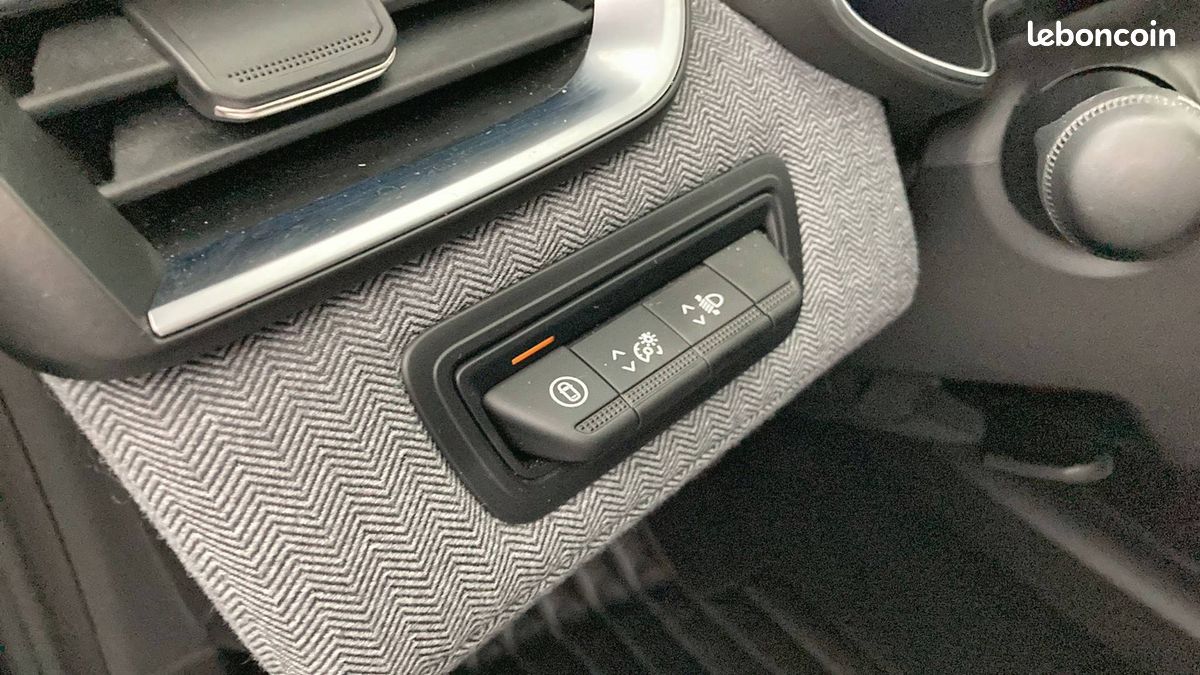 Renault clio tce 90 ch gsr2 techno (image 22)
