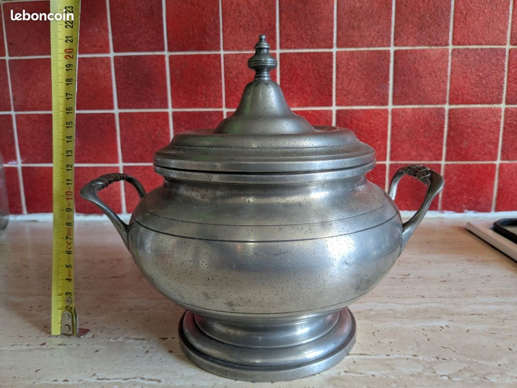 Soupière en étain (image 1)