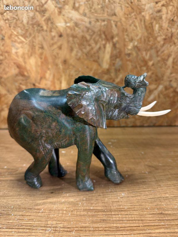 Statue Ornement Éléphant Vert Jade – Sculpture Artisanale Pierre Naturelle, Élégante Déco Intérieure Et Feng Shui